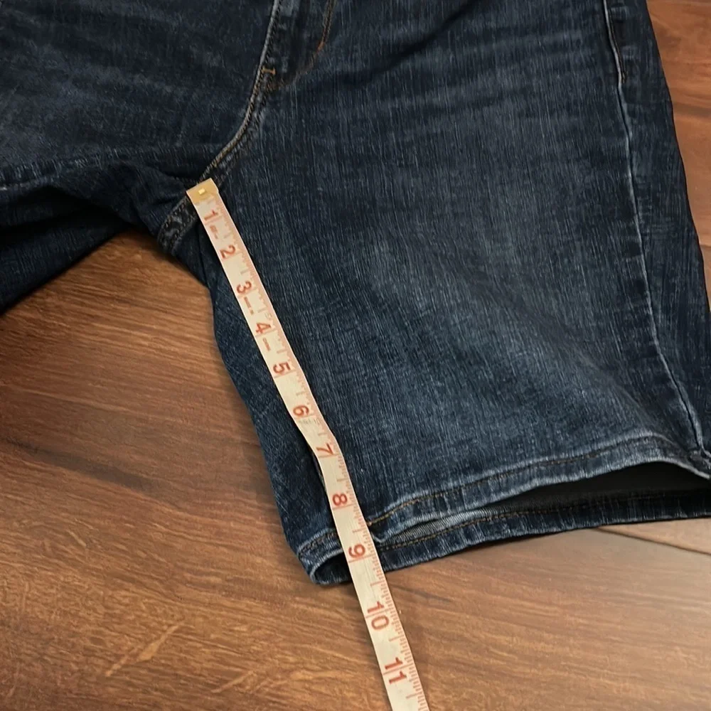 🍁SALE🍁LEVI’S Bermuda Shorts size 27